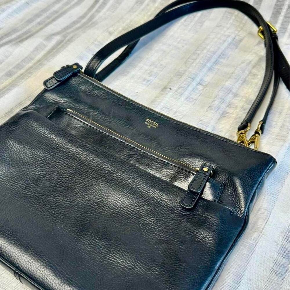 Vintage Fossil leather shoulder or crossbody bag